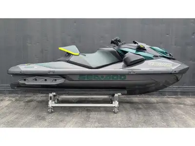 2023 Sea-Doo RXP-X Apex 300 DEALER DEMONSTRATOR, EXCELLENT USED CONDITION. Includes fender mounts an...