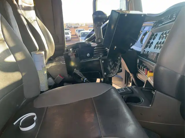 2016 Kenworth T800 in Heavy Trucks in Calgary - Image 17