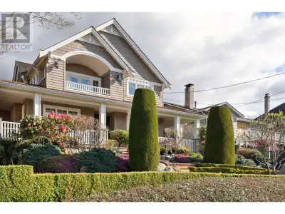 2185 LAWSON AVENUE West Vancouver, British Columbia