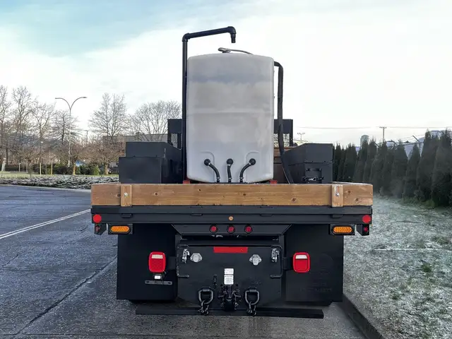 2011 Ford F750 18 Foot Cummins Manual Flatdeck in Heavy Trucks in Winnipeg - Image 10