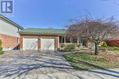 Welcome to this beautifully renovated and meticulously maintained 2 bedroom, 2 bathroom backsplit wi...