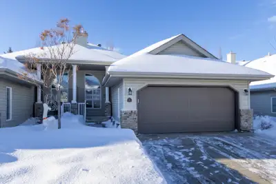 Welcome to Beautiful half-duplex in Sherwood Park More pics and info at www.21-55-Clarkdale-Dr.com S...