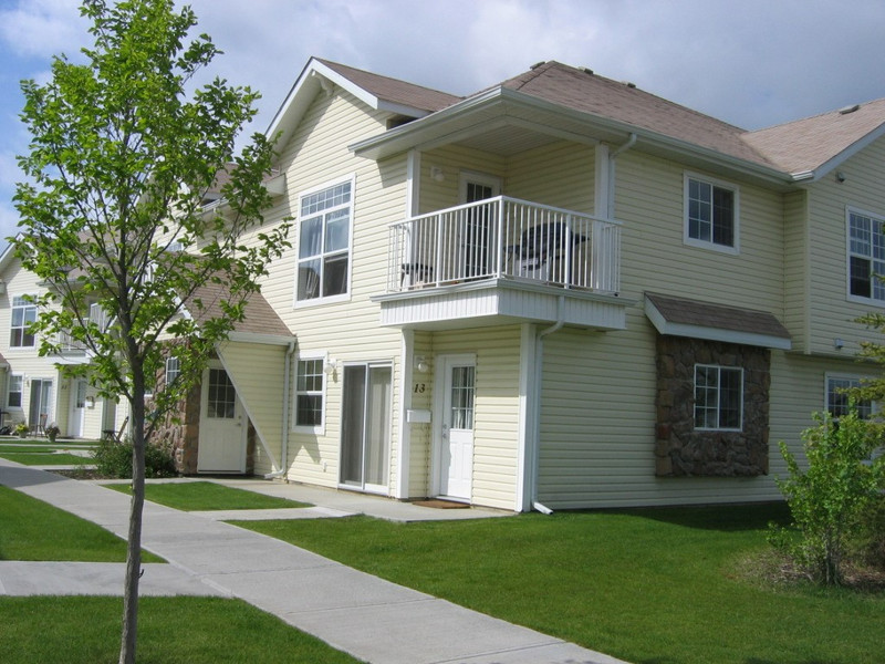 Cozy 2 Bedroom Condo in Johnstone Crossing Available Immediately Long