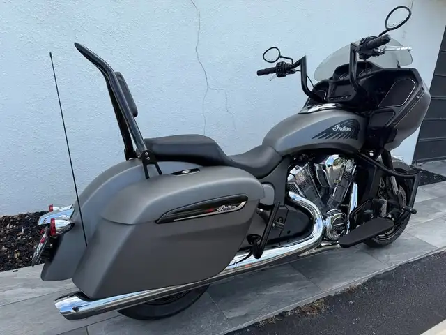 2023 INDIAN MOTORCYCLE CHALLENGER TITANIUM SMOKE 1800CC-BLACK! in Street, Cruisers & Choppers in Edmonton - Image 3