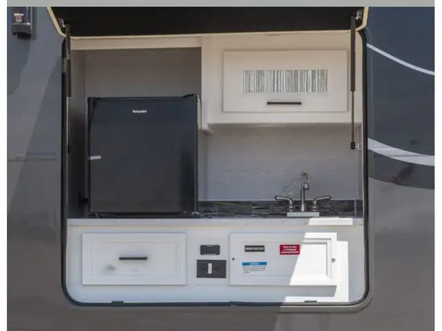 2023 Coachmen Encore 325 Classe A Full Body paint VR / RV in RVs & Motorhomes in Laval / North Shore - Image 27