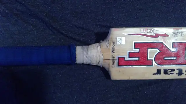 GENIUNE MRF CRICKET BAT (VK18 - ENGLISH WILLOW) in Other in City of Toronto - Image 4