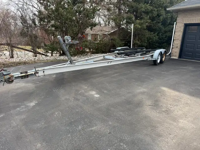 2010 Tandem axle boat trailer had 26' boat 8000lb aluminum boat  in Powerboats & Motorboats in Mississauga / Peel Region - Image 3