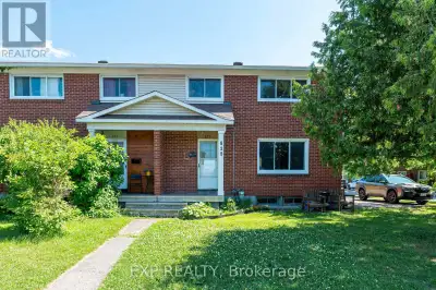 Welcome to 829 Borthwick Avenue, a charming semi-detached home in the heart of Cummings offering the...