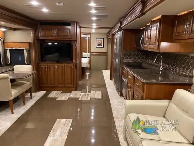 2015 Fleetwood RV Providence 42M only 027,446 Miles in RVs & Motorhomes in Moncton - Image 12