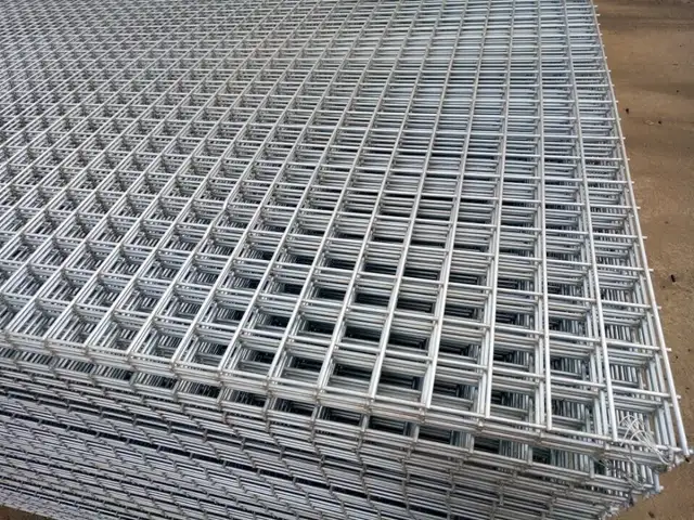 7 FT & 16 FT Welded Wire Fence Panels – Heavy-Duty 4" x 4" Metal in Decks & Fences in Grande Prairie - Image 8