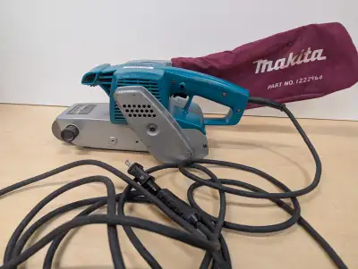 Belt sander. Makita 9924DB 3" x 24" heavy duty with bag., View more