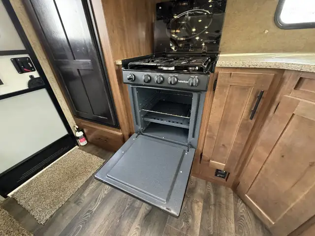 2019 ,Outdoors RV,Timber Ridge 24RKS in Travel Trailers & Campers in Kamloops - Image 17
