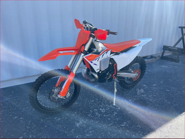 2023 KTM 250 XC 249CC 2-STROKE - ORANGE  in Dirt Bikes & Motocross in Delta/Surrey/Langley - Image 5