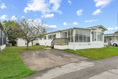 FOR SALE - OVERSIZED BUNGALOW IN BLACK CREEK COMMUNITY … This lovely, 3 bedroom, 1596 sq ft BUNGALOW...