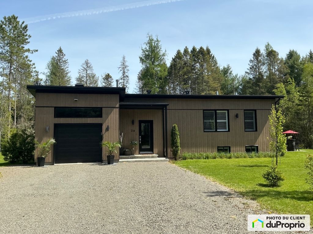 $599,999 - Bungalow for sale in St-Donat — photo 1