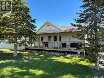 This home in Halbrite, 20 minutes east of Weyburn on Highway 39, is situated on a large double lot,...