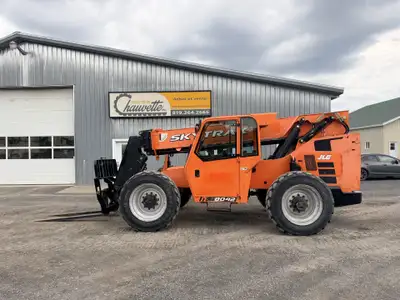 Lift Télescopique 4x4 Automatique Cabine Élévation 42 pieds Capacité 8000 Lbs Fourches longues et ch...