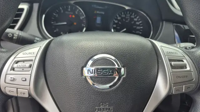 2014 Nissan Rogue S, AWD in Cars & Trucks in Hamilton - Image 12