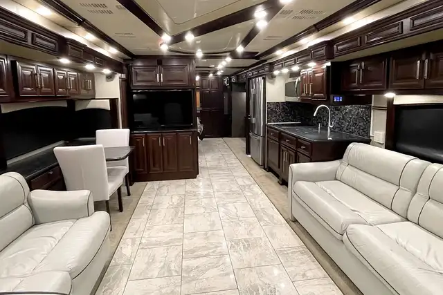 2014 American Coach Eagle 45T – Pre-Owned Class A Motorhome in RVs & Motorhomes in Red Deer - Image 17