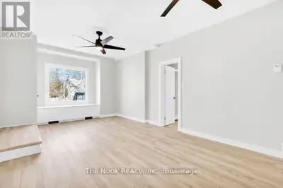 Newly Renovated, 2 Bedroom Ground Floor Unit In A Very Well Maintained 4-plex Located On Sought-Afte...