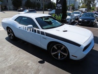 6-SPEED MANUAL - R/T Classic Pkg - WHITE ON RED INT CALL FOR APPOINTMENT 100% CANADIAN VEHICLE Visit... (image 5)
