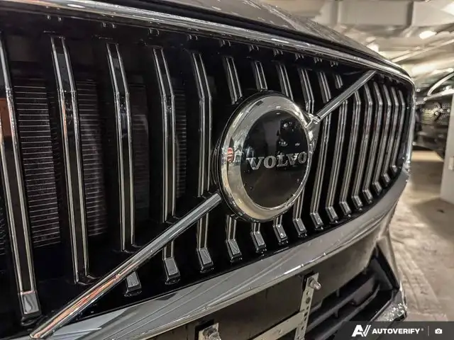 2022 Volvo XC60 Recharge Plug-In Hybrid T8 Inscription in Cars & Trucks in Edmonton - Image 9