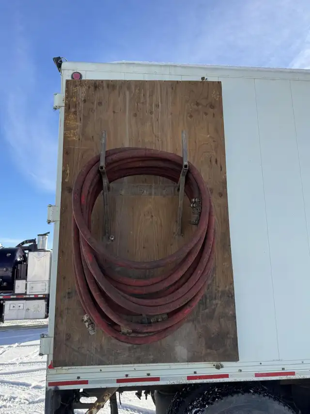 2005 PETERBILT 335 in Heavy Trucks in Saskatoon - Image 44