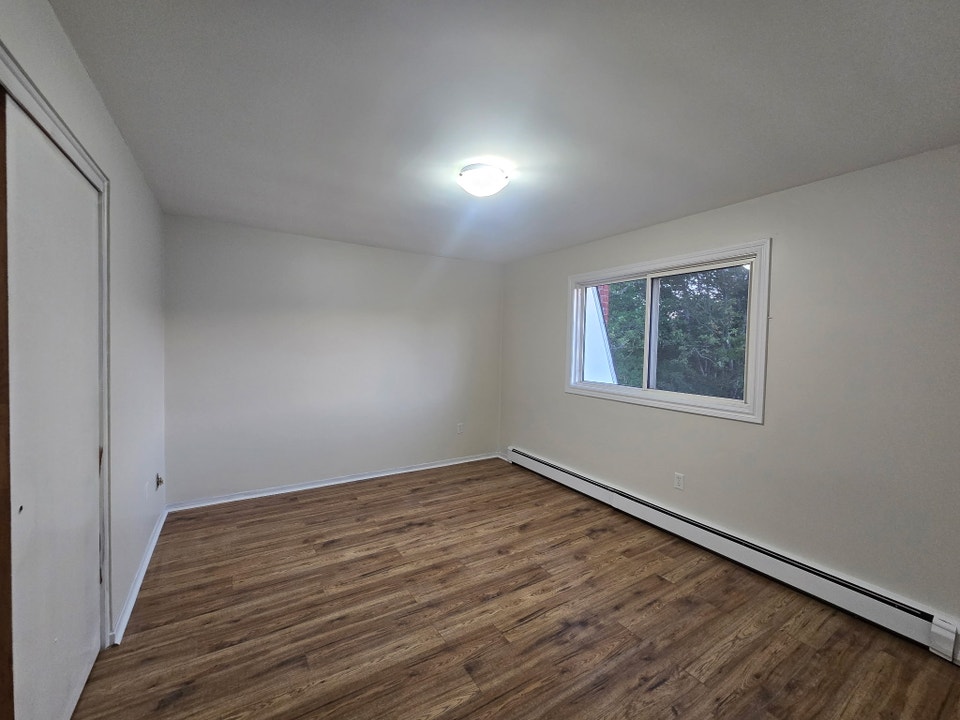 36-4 Gebhardt ~renovated 2 bedroom apartment Heat included 5