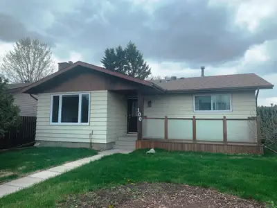 Pet Friendly 3 Bed, 2 Bath Home in Clearview Meadows Neighbourho