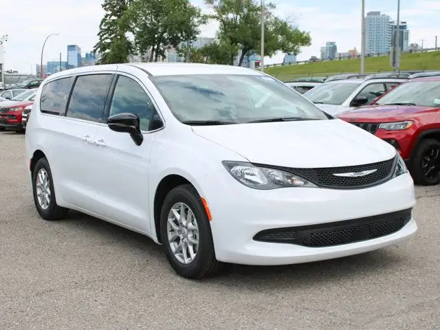 2025 Chrysler Grand Caravan SXT, Heated Leather, Lane Keep in Cars & Trucks in Calgary - Image 8