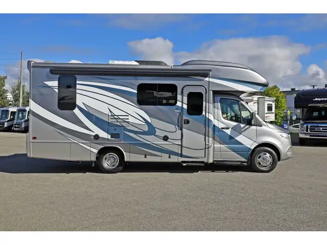 2020 Entegra Coach Qwest 24L 1 extension mercedes turbo diesel S in RVs & Motorhomes in Laval / North Shore - Image 33