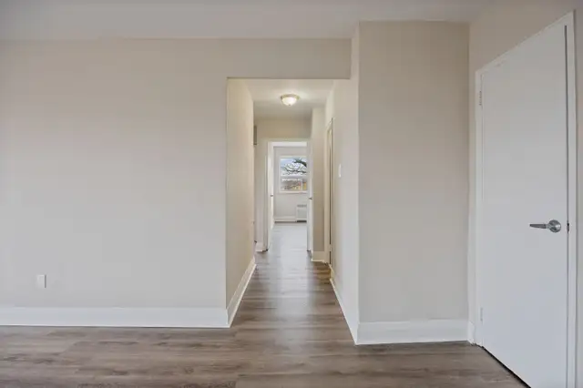 Beautiful Large Bachelor/Studio Apartment for Rent in Long Term Rentals in City of Toronto - Image 7