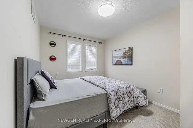 Beautiful Townhouse with Finished Basement! in Houses for Sale in Oshawa / Durham Region - Image 10