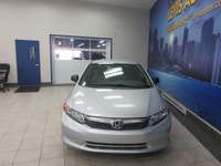 HONDA CIVIC 2012 DX AVEC SEULEMENT 132700 KM CERTIFIÉ ( RAPPORT CARFAX DISPONIBLE ) MOTEUR 1.8 LITRE... (image 3)