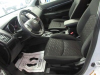 MITSUBISHI RVR 2024 ES AWC / INTÉRIEUR TISSU CHAUFFANT / BLUETOOTH / APPLE CARPLAY + ANDROID AUTO /... (image 5)