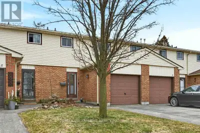Move-in ready 3-bedroom townhome with garage and finished basement on Hamilton's desirable East Moun...