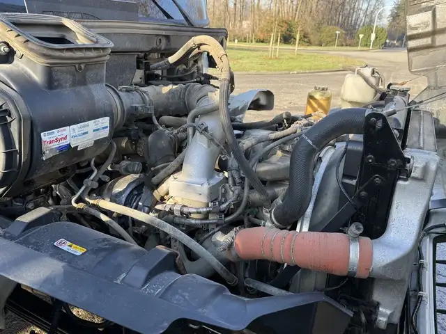 2015 Hino 358 22 Foot Dump Flatdeck with Amco Veba Crane and Air in Heavy Trucks in Regina - Image 65