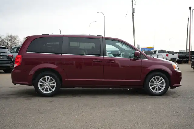 2018 Dodge Grand Caravan SXT Premium Plus WITH STOW & GO in Cars & Trucks in Red Deer - Image 5
