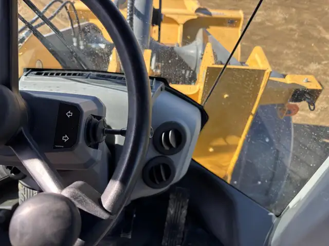 2019 DEERE 544L in Heavy Equipment in Lethbridge - Image 20