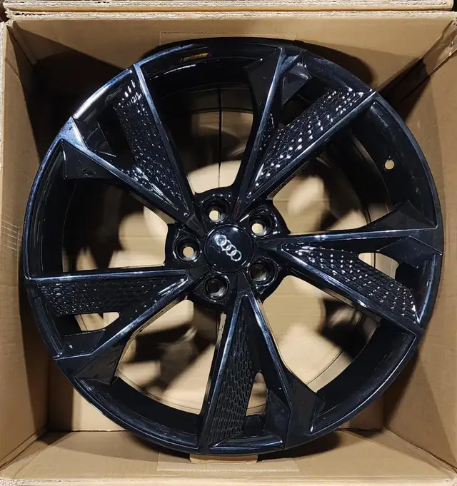 20in Audi Q7/Q8 Rims Black 5 Spoke in Tires & Rims in Markham / York Region - Image 3