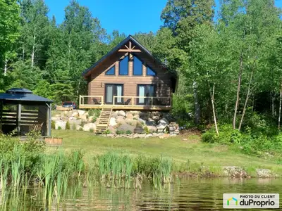 Propriété sur le bord de l'eau, rare sur le marché, sans courtier immobilier. Havre de paix avec une...