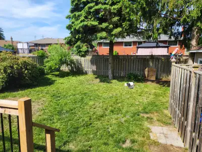 The Place: 3 Bed 1 Bath Upper Unit! Location: Viewmount St, Oshawa Monthly Rent: $2295 plus utilitie...