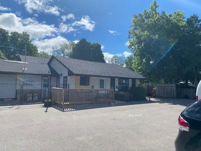 Orillia, spacious upper level 2 bedroom, 2 car parking