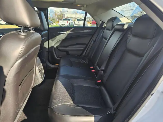2023 Chrysler 300652756970858261217