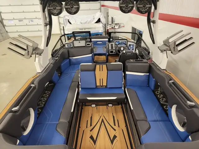 2023 Supra SE in Powerboats & Motorboats in Granby - Image 11