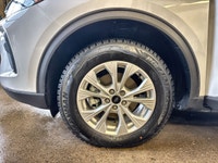 This One Owner 2025 Ford Escape ACTIVE AWD has the 1.5L Ecoboost engine with an 8-Speed Automatic tr... (image 5)