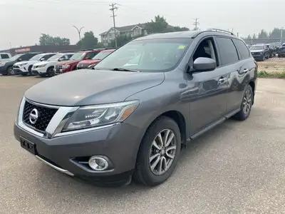 Meet Lewis, a 2015 Nissan Pathfinder SV. Lewis is ready for adventure with the whole family, 7 passe...