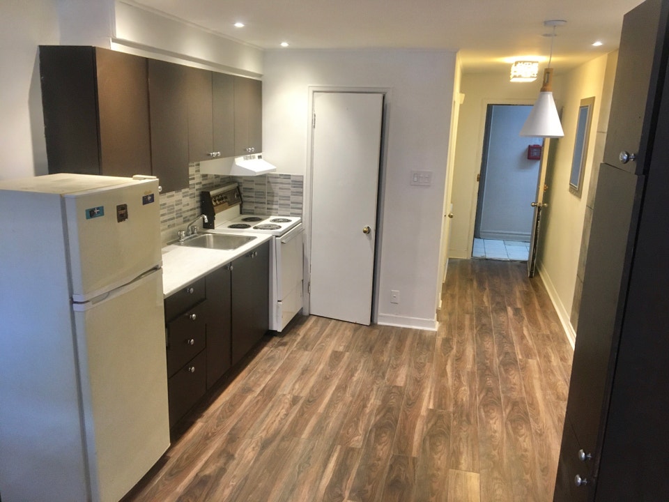 2 1/2 métro Jean-Talon, Meublé TOUT INCLUS 905$ Novembre 3