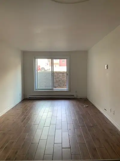 4 1/2 + 1 pièce à louer dans le secteur de Maizerets Adresse : 1616 avenue Ernest-Lapointe, app. S-1...