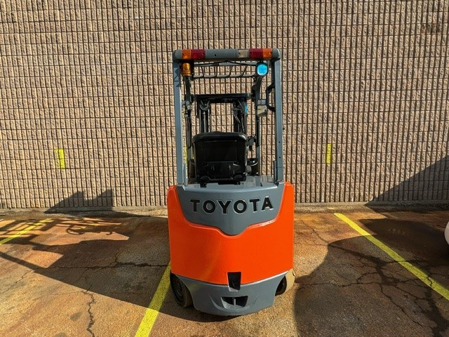 2012 Toyota 8FBCU25 Electric Forklift in Heavy Equipment Parts & Accessories in Oakville / Halton Region - Image 2